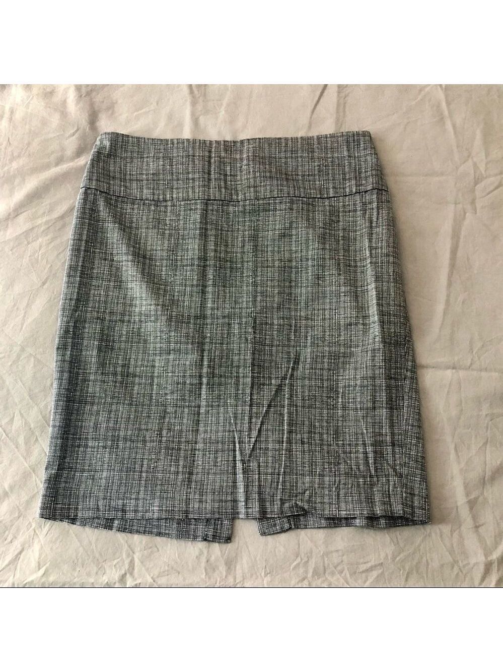 SMART Set size 9 black and white skirt